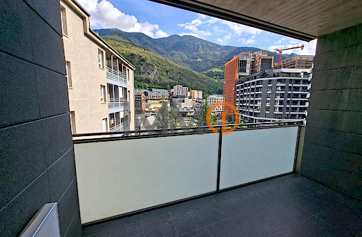 En venda cèntric pis de 3 habitacions  amb plaça de pàrquing i traster