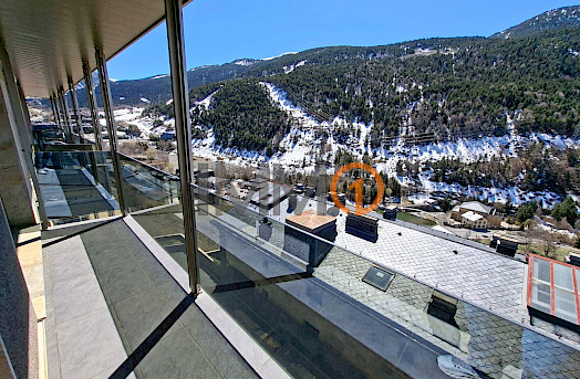 En alquiler fantástico piso de 2 habitaciones con terraza y vistas a Ransol (Canillo)