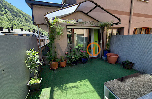 Penthouse for sale in the center of Andorra la Vella with parking and storage room